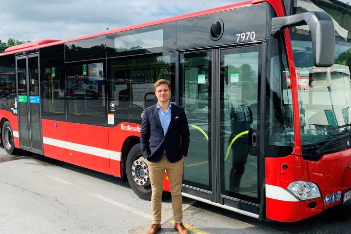 Peter Johansson from Arriva standing in front of a bus